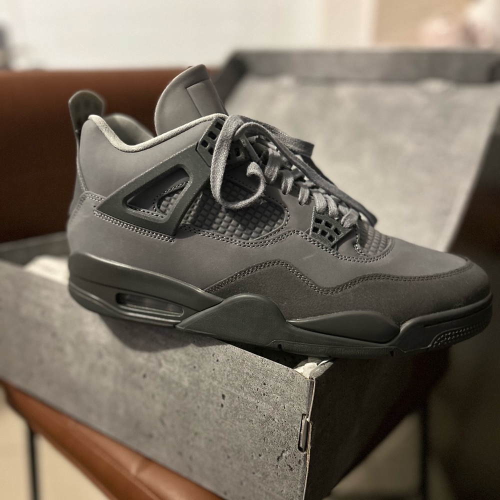 Jordan retro 4/ brand new/Ciment